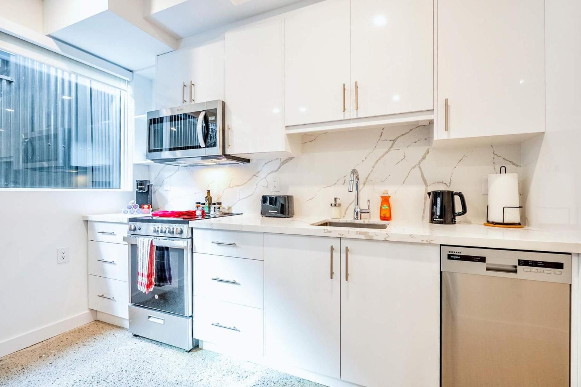 Spacious 2Br Apartment - Regent Park Near Downtown トロント エクステリア 写真